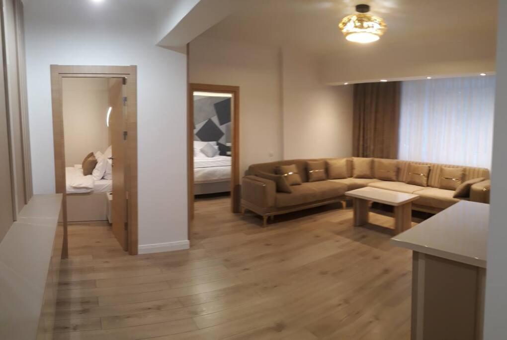 Elegant Suite - Titan Park Bukarest Exteriör bild