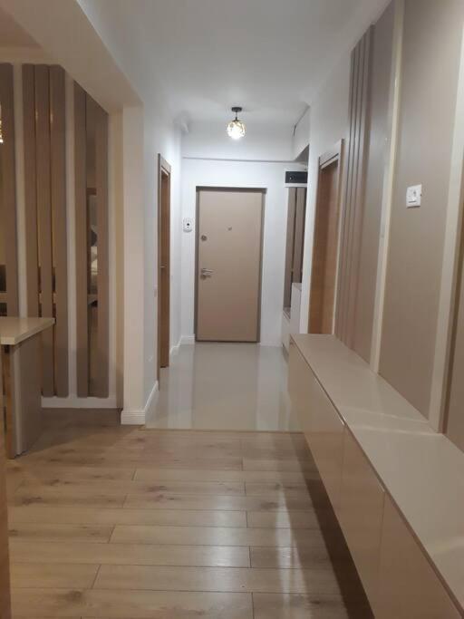 Elegant Suite - Titan Park Bukarest Exteriör bild