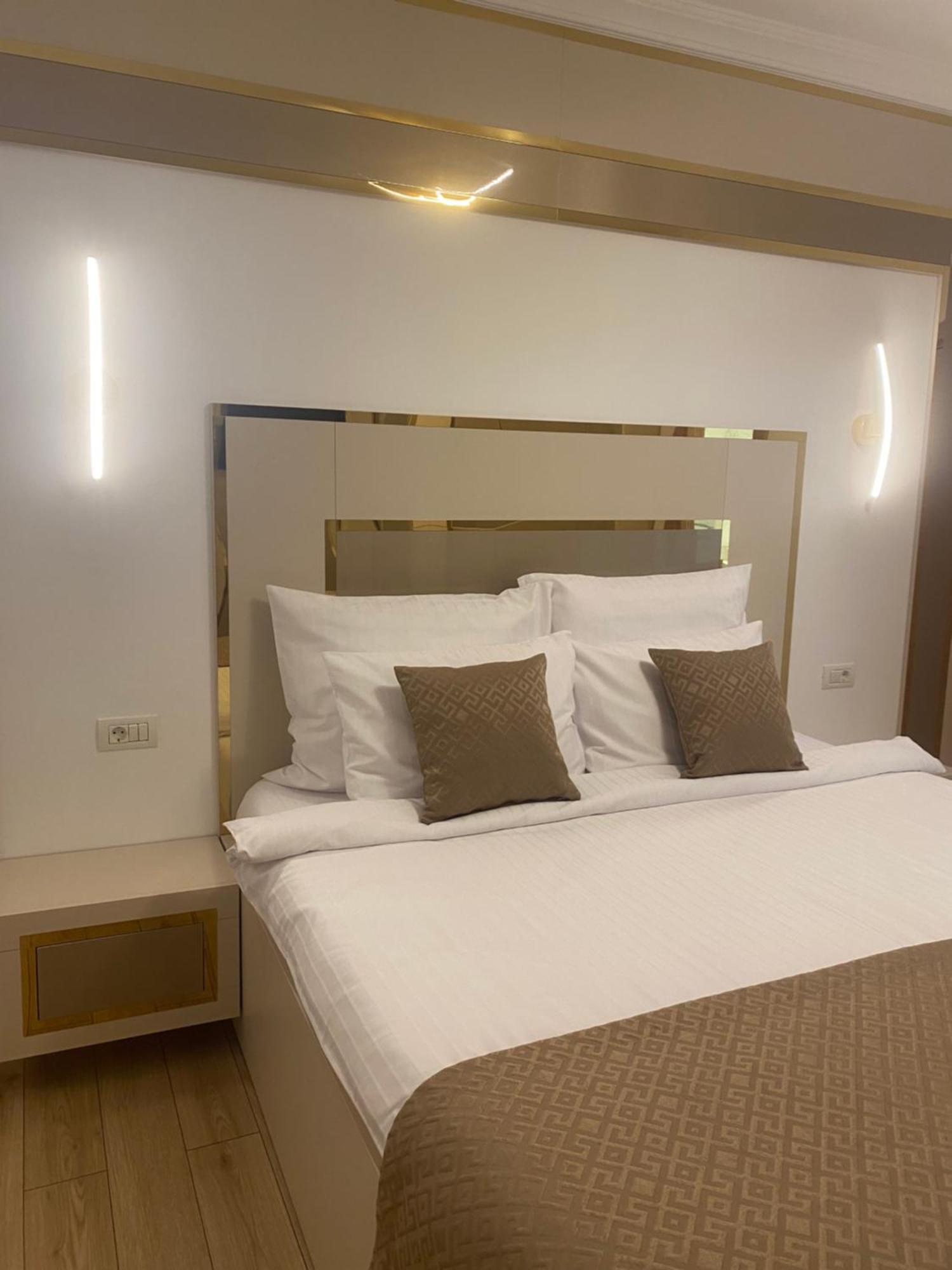 Elegant Suite - Titan Park Bukarest Exteriör bild