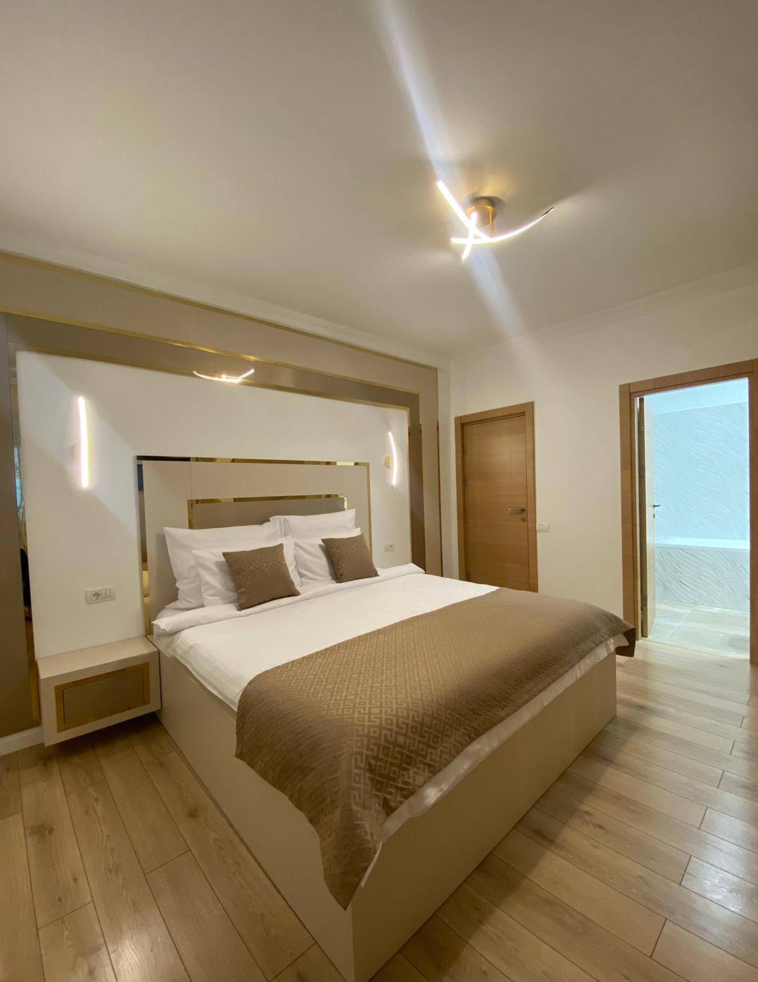 Elegant Suite - Titan Park Bukarest Exteriör bild