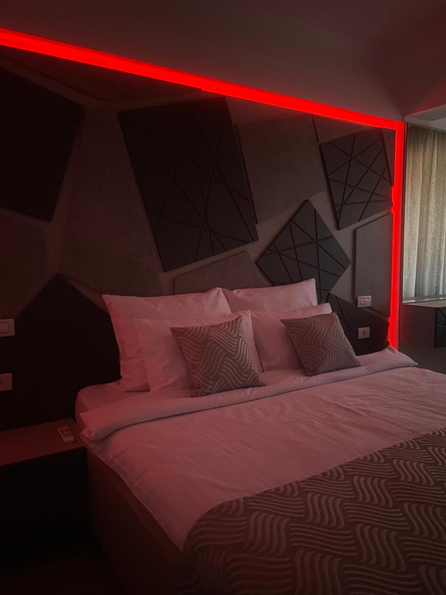 Elegant Suite - Titan Park Bukarest Exteriör bild