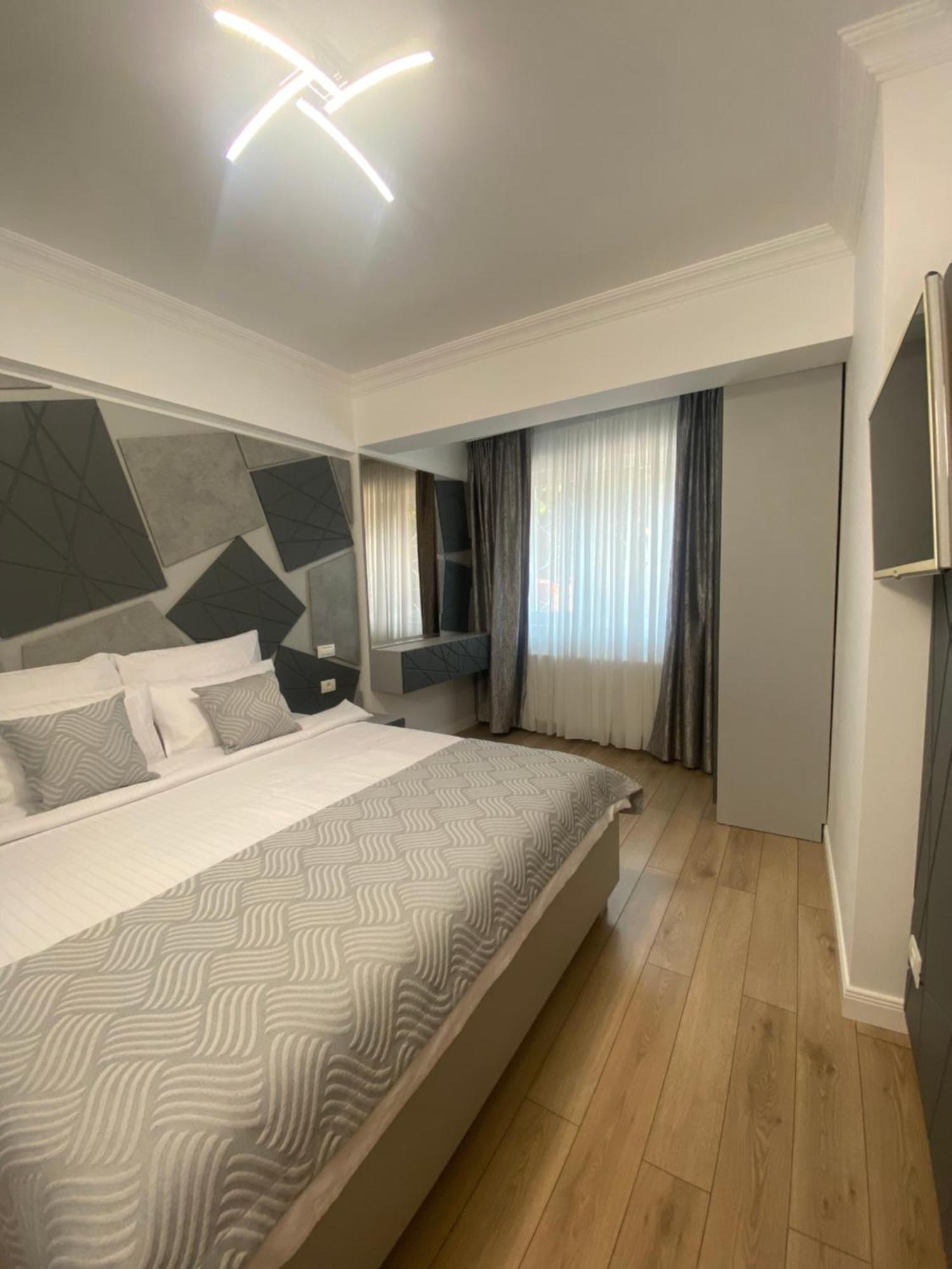 Elegant Suite - Titan Park Bukarest Exteriör bild
